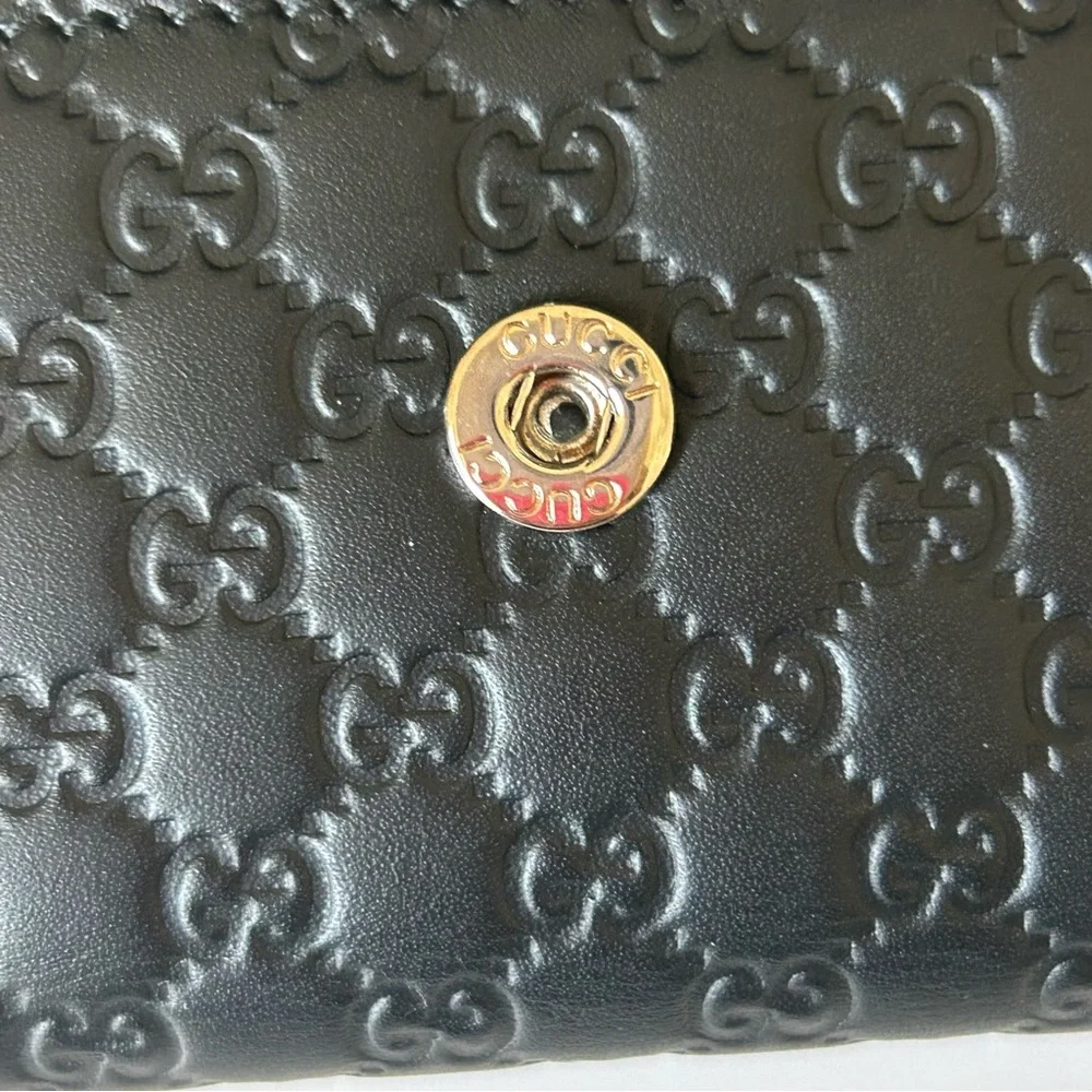 Gucci Black Microguccisima GG Logo Embossed Front closure Leather 6 Key Holder